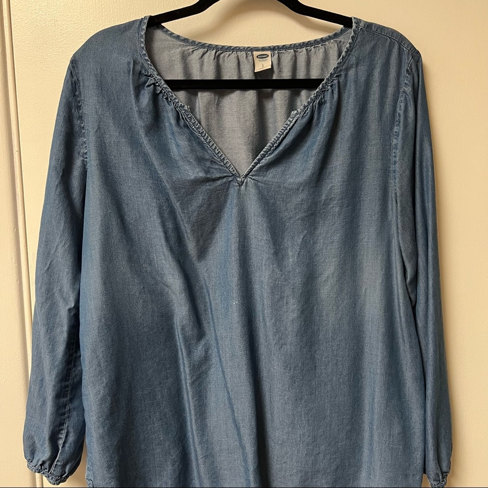 Chambray Long Sleeve Old Navy Top. Size Large.
